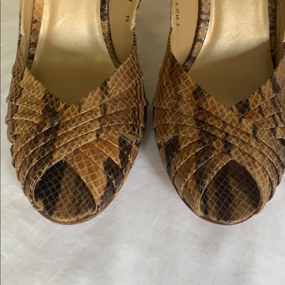 Stuart Weitzman snake skin heel ⚠️ - Picture 3 of 6
